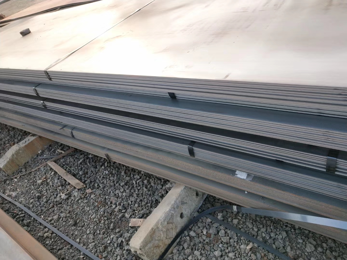 宜賓20毫米nm360鋼板價(jià)格：難抵期貨百點(diǎn)下跌帶來(lái)的影響