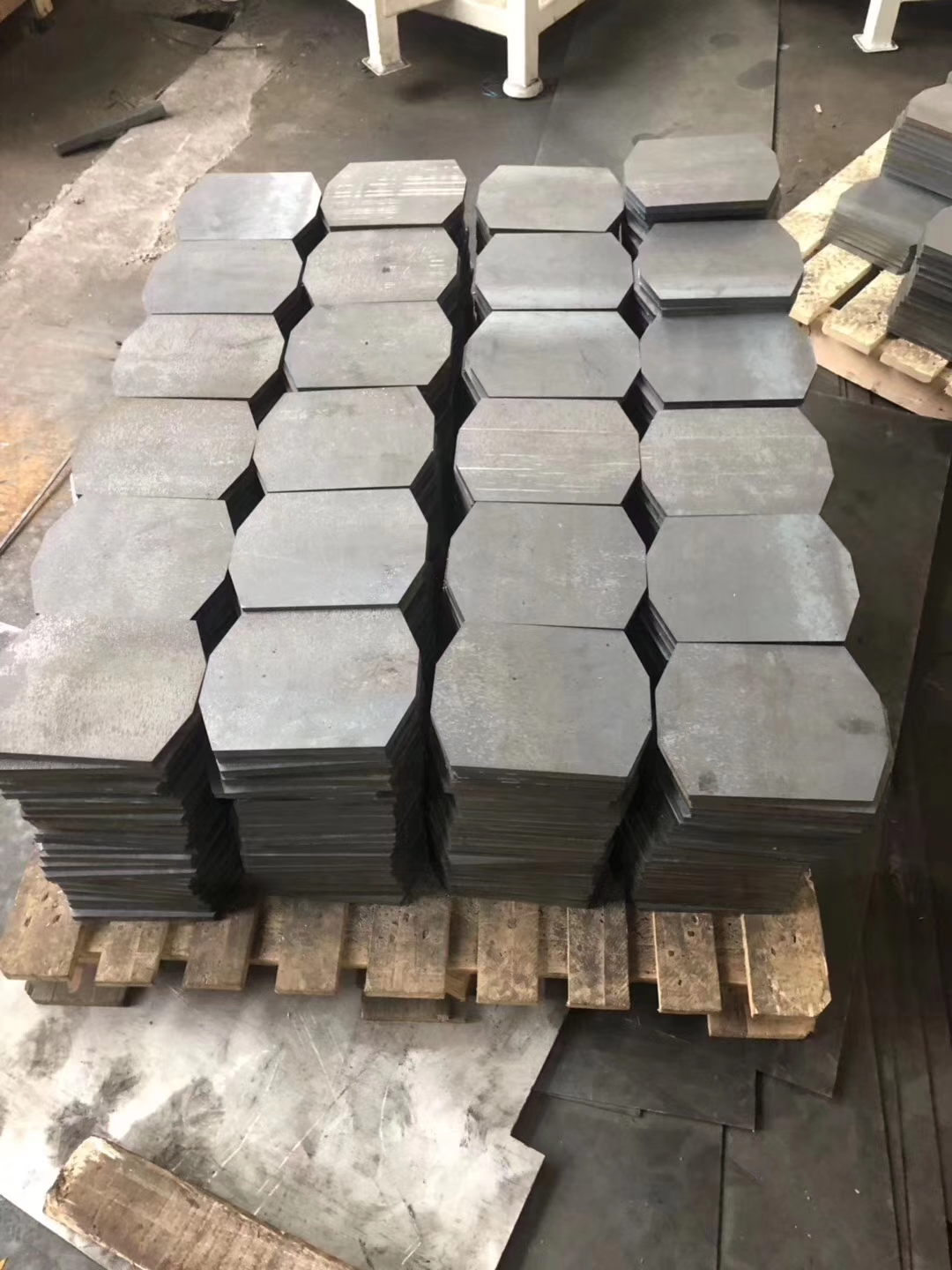 青島零售nm500耐磨板現(xiàn)貨:搶跑出貨明顯 價(jià)格弱勢(shì)運(yùn)行